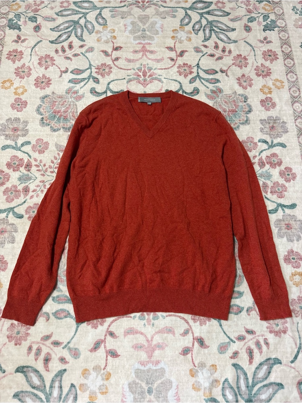 Neiman Marcus Cashmere V-Neck Sweater in Rust